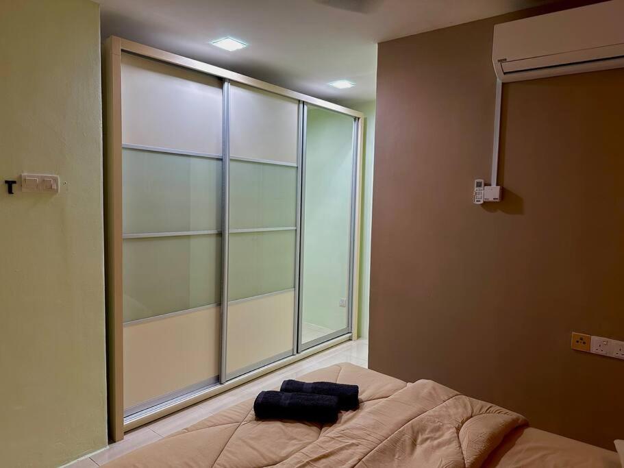 Luna Mutiara Anggerik Apartment *