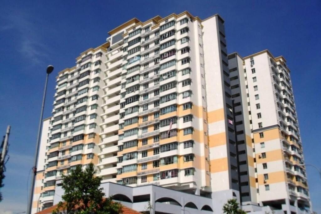 Luna Mutiara Anggerik * Shah Alam